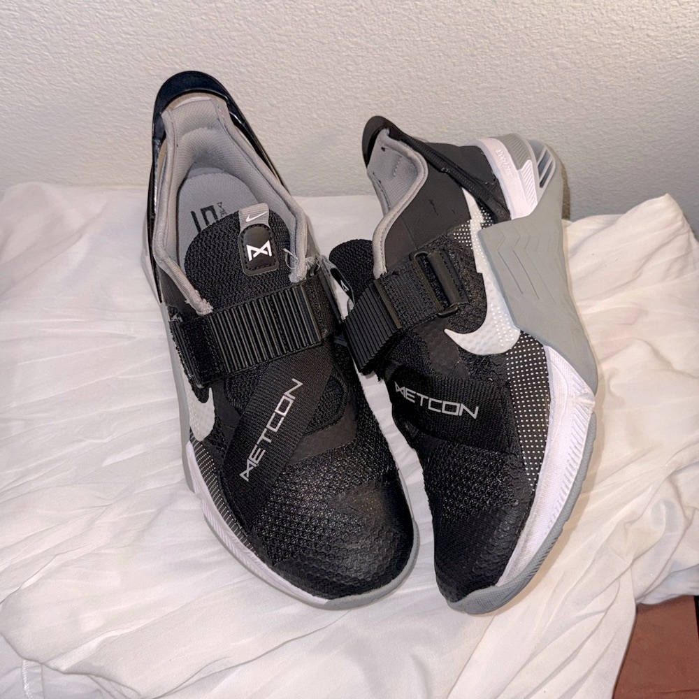 Nike Metcon 8 Fly Ease cross trainers size 9